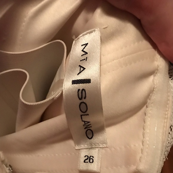 Wedding dress - Picture 2 of 4